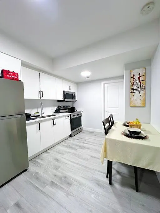 Guest Suite In Southwest Edmonton Apartment